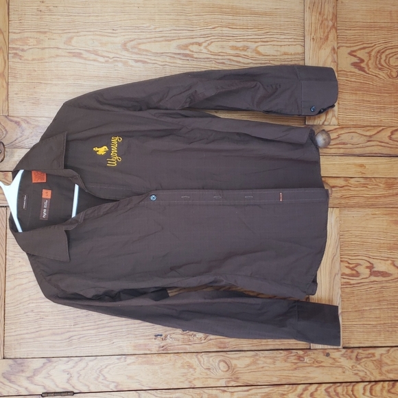 nyne Tops - NYNE Coolmax Poplin University of Wyoming Brown Gold L/S Like New Shirt Large